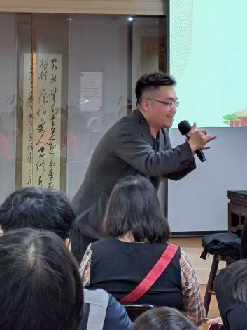 施丞佑講師上課中_圖片替代文字