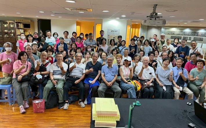 柳嘉淵講師與現場民眾大合照