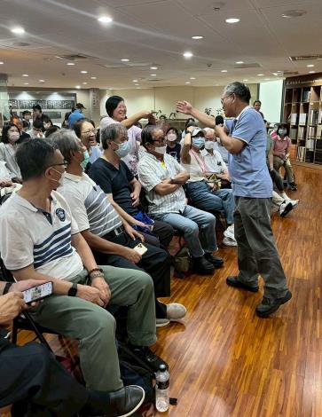 柳嘉淵講師_課程中與民眾互動