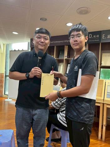 古員齊講師與民眾合影 (7)