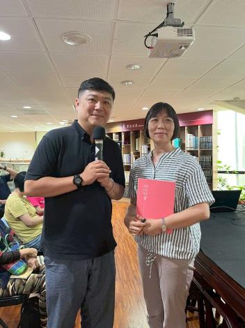 古員齊講師與民眾合影 (5)