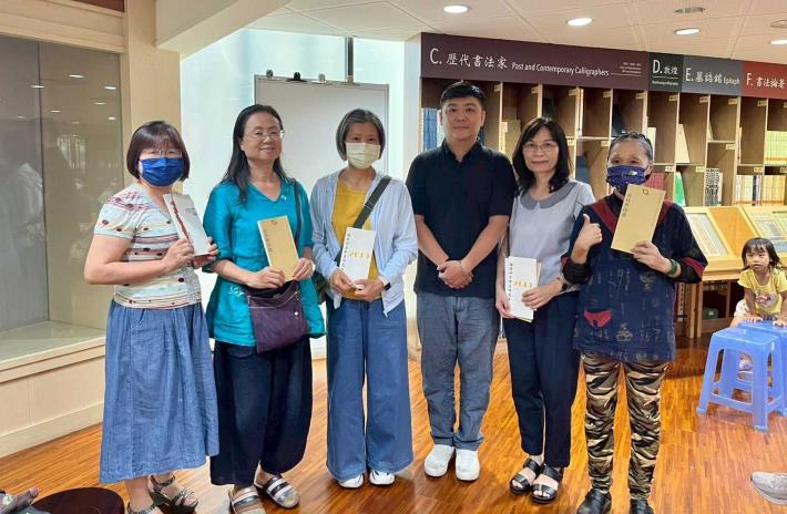 古員齊講師與民眾合影 (2)