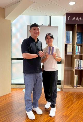 古員齊講師與民眾合影 (12)