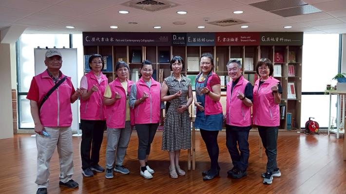 黄淑卿講師與志工大合照