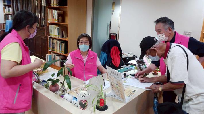 志工夥伴協助報到處