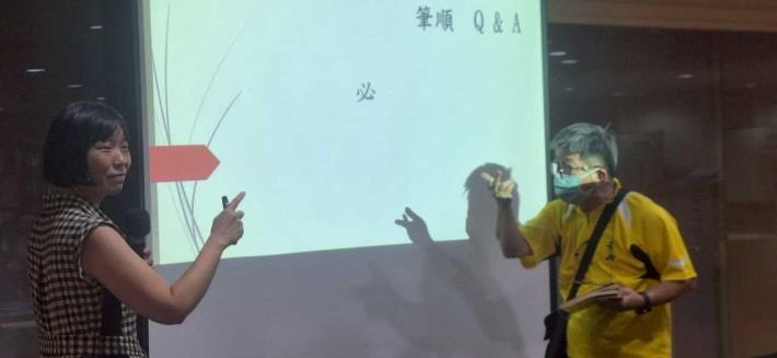 黄淑卿講師/課程中跟民眾互動