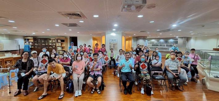 黃榮森講師與現場民眾大合照