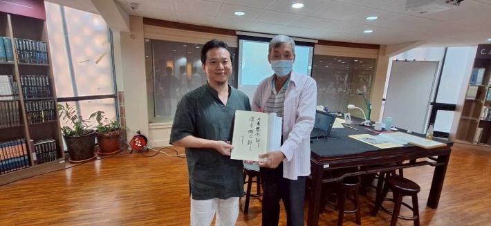 講師與有獎徵答幸運得主合照