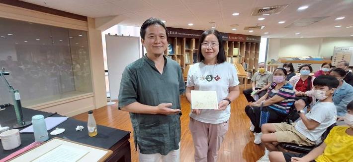 講師與有獎徵答幸運得主合照