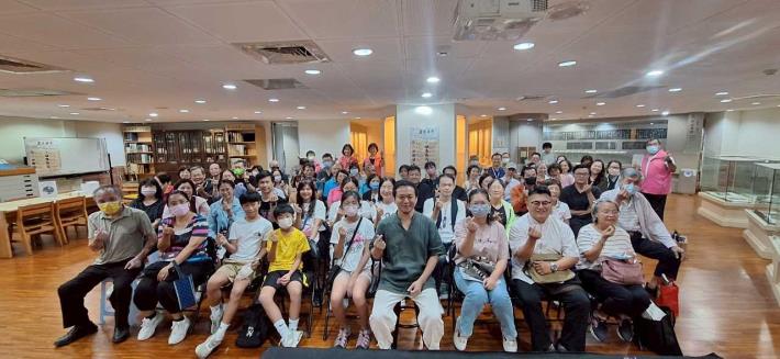 劉鴻旗講師與現場民眾大合照