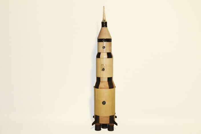 陳侑成《Apollo NO.11》 2019年 30×30×60公分 楓木、鐵刀木_圖片替代文字