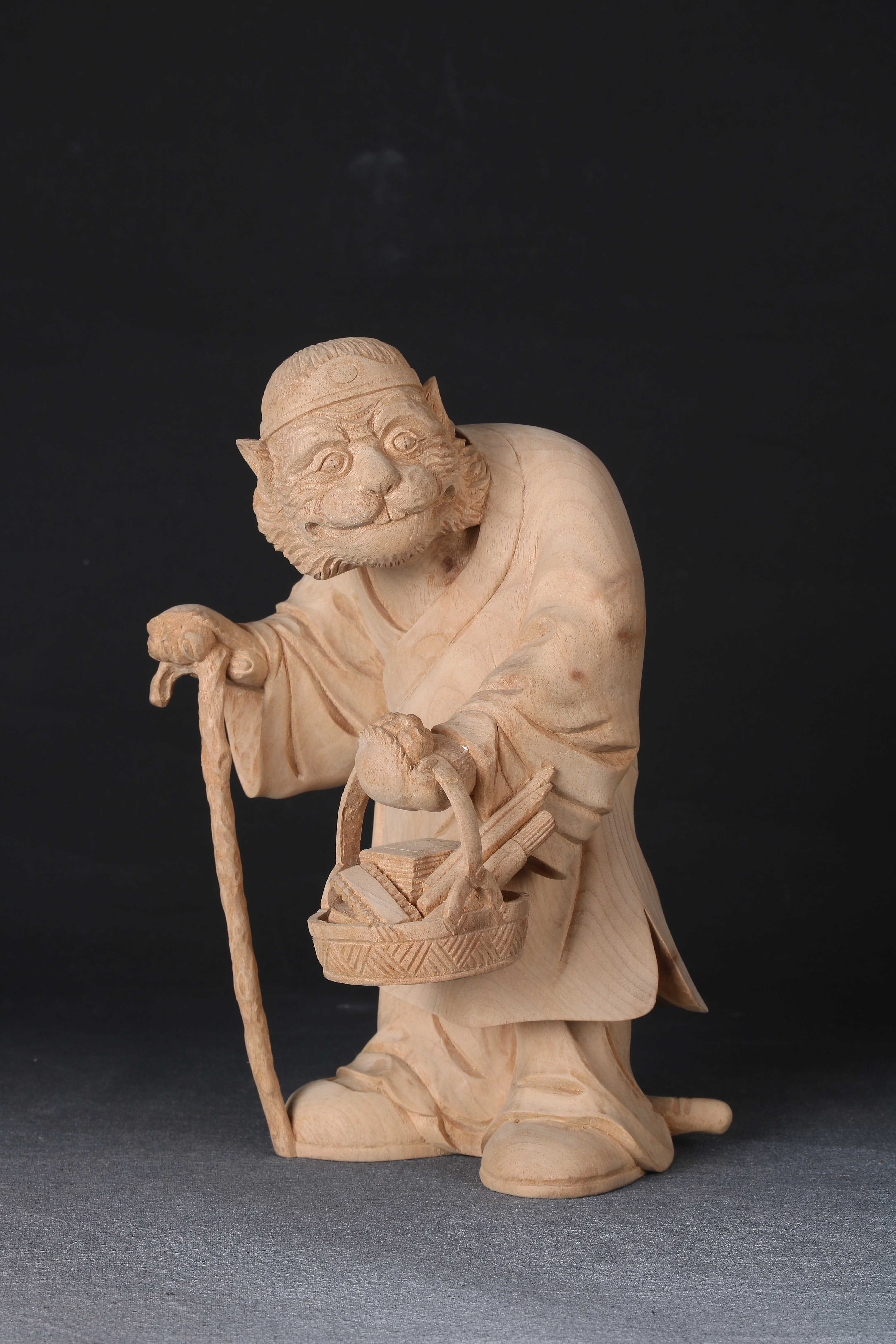 李秉圭《虎姑婆》 2015年 48×29×25公分 樟木