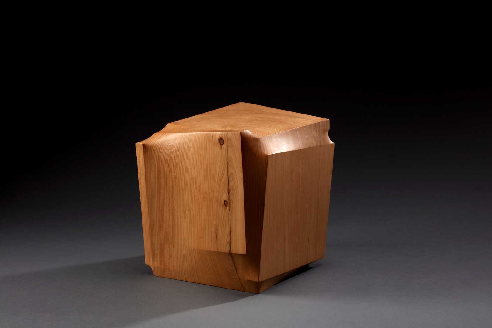董旻晋《木盒子》 2017年 26×25×25公分 臺灣紅檜