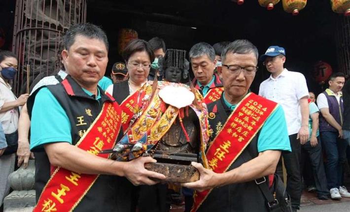 02縣長恭請媽祖_tm_圖片替代文字