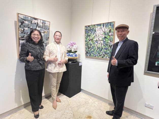 05文化局長張雀芬與卓麗秋、梁永斐合影.JPG_圖片替代文字