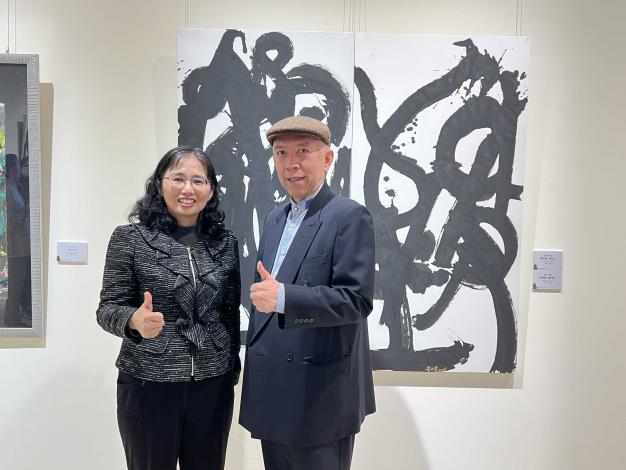 07文化局長張雀芬與梁永斐合影.JPG_圖片替代文字