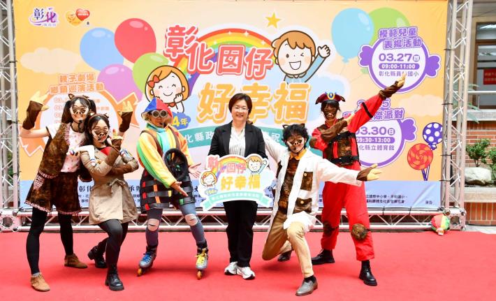 13.縣長與豆子劇團合影_圖片替代文字