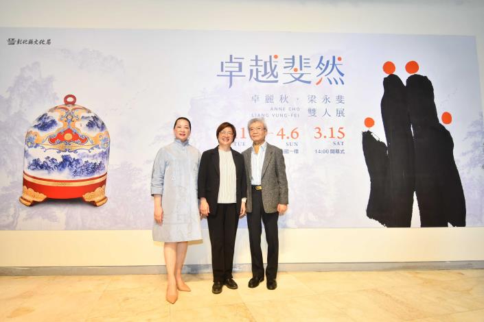 14縣長王惠美與展出者卓麗秋、梁永斐_圖片替代文字
