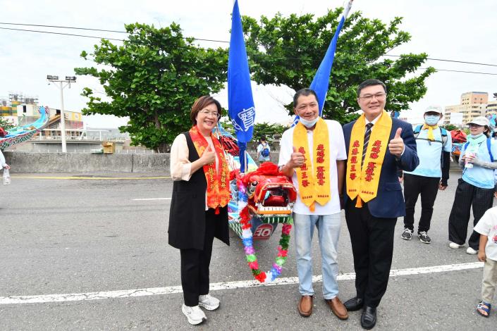 41龍舟開光點睛合影_0_圖片替代文字