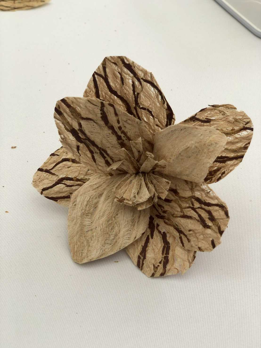 樹皮布花/擴香胸針