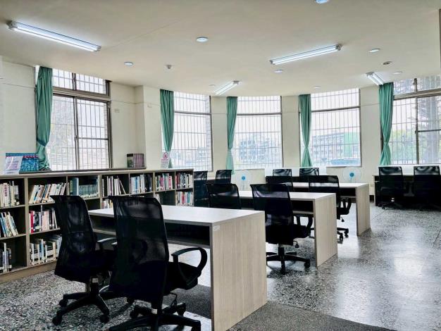 大村鄉立圖書館-青少年閱覽區
