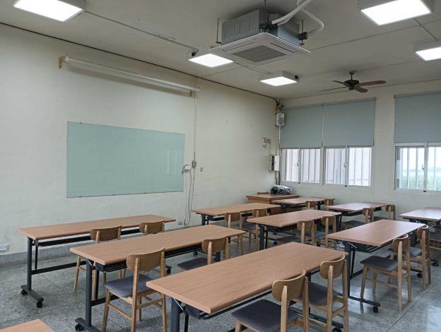 大城圖3樓多功能教室(自修室)